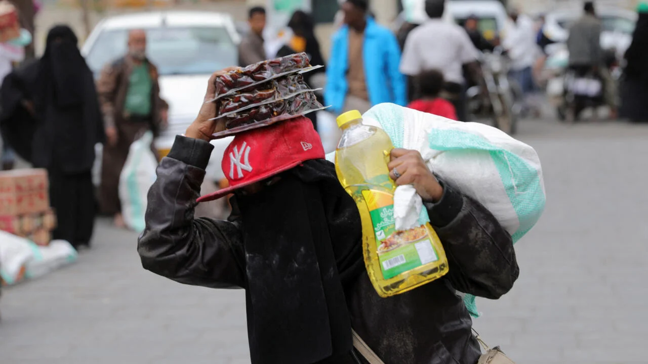 الغذاء العالمي: انتعاش اقتصادي ضعيف في جنوب اليمن مقابل توقف تام للمساعدات في الشمال… والأمن الغذائي على حافة الخطر – شاشوف