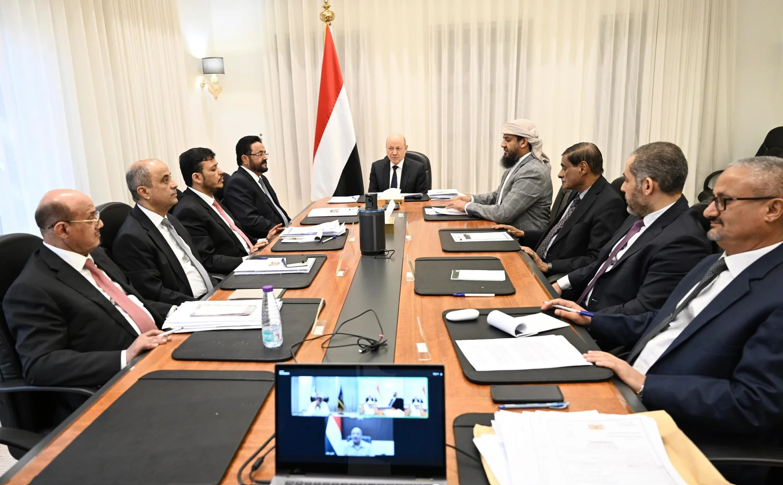 بعد عدم قبول السعودية تقديم المنحة… حكومة عدن تعتمد على ‘الموارد المحلية’ كخيار وحيد – شاشوف