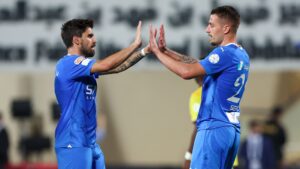 تسليط الضوء على موقف رباعي الهلال بشأن التجديد | كووورة