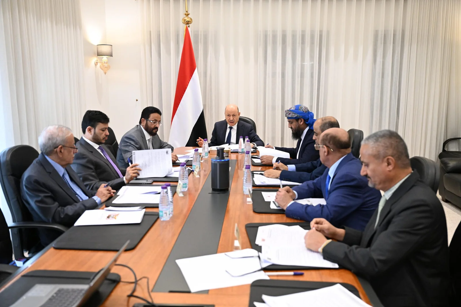 تطور جديد في ‘أزمة إيرادات التوريد’ إلى عدن.. مسؤولو المحافظات يعارضون ذلك لهذه الأسباب – شاشوف