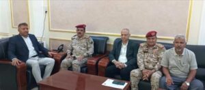 عدن: النائب السنة يجتمع بوزير الدفاع لبحث أوضاع النيابات العسكرية وتعزيز التعاون.