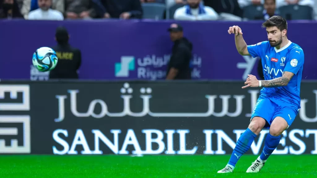 حسم الأمر.. نيفيز يرد على الهلال حول تجديد عقده مع الفريق