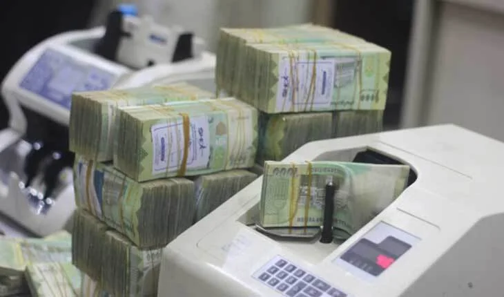 لتمويل الرواتب: حكومة عدن تقترض من البنوك التجارية وسداده من المساعدات السعودية.. جديد حول الأزمة المالية والعجز الحكومي – شاشوف