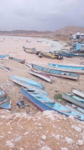 محافظات: خفر السواحل في حضرموت تنقذ قوارب صيادين swept away by floods at Al-Diis East landing center.