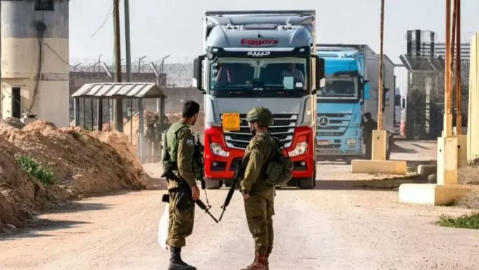 مساعدات محظورة وبطالة متفشية واستغلال إسرائيلي للمعابر: غزة في صراع جديد بلا دخان – شاشوف