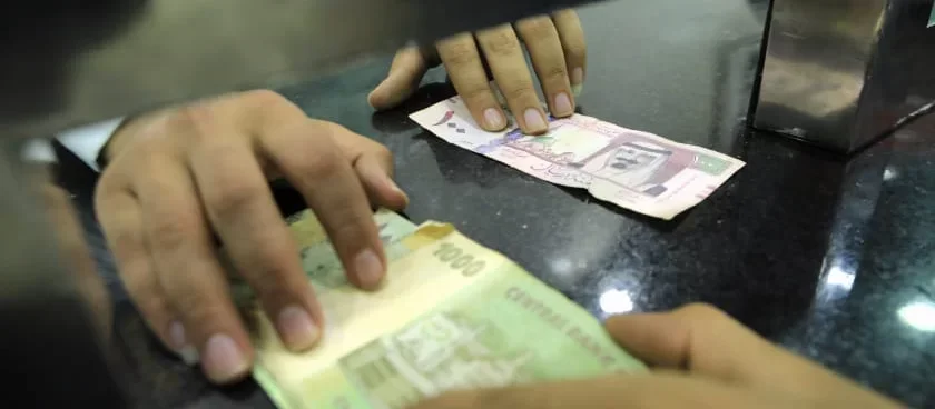 أكثر من 30% من اقتصاد اليمن يعتمد على التحويلات المالية.. شريان حياة مهدد بسبب العقوبات والأزمة الاقتصادية – شاشوف