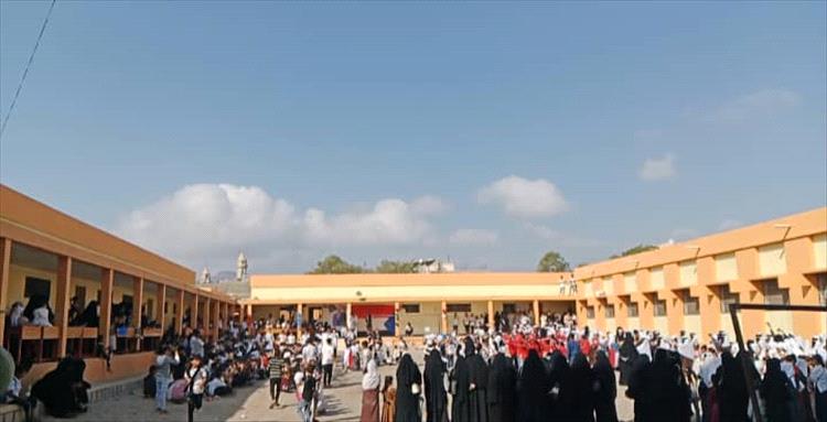 مدرسة الكبسي تحتفل بالذكرى الـ58 للاستقلال الوطني بفعالية كرنفالية ومعرض علمي