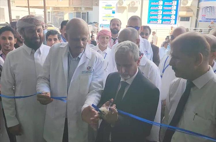 الوكيل الشبحي يدشن المخيم الطبي الجراحي المجاني الثالث في مستشفى عدن التعاوني الخيري بالعاصمة عدن