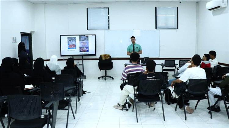 فريق القطيبي شلن ينفّذ حملة توعوية في الجامعة الألمانية لتعزيز الوعي المالي ورقمنة التعاملات