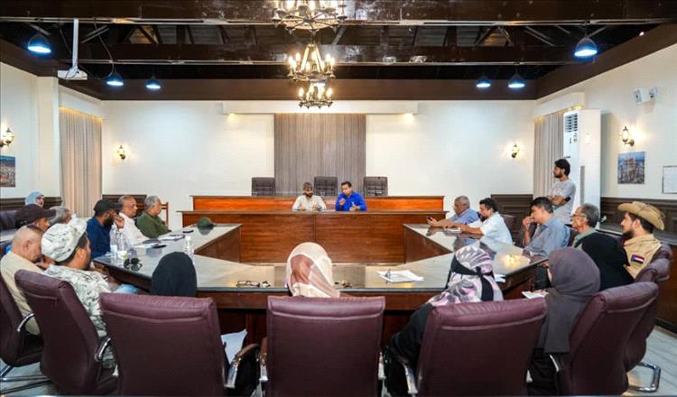 مدير عام صيرة يشدد على رفع مستوى الخدمات وتعزيز الإيرادات