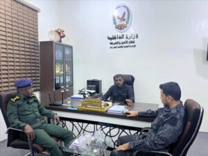اخبار عدن – مدير مكافحة المخدرات يجتمع مع مديري الفروع في عدد من وردت الآن ويقوم بزيارة ميدانية