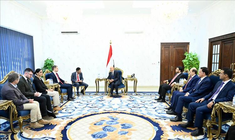 وفد بريطاني رفيع يصل عدن لتأكيد دعم لندن للحكومة اليمنية
