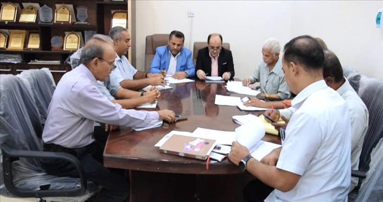 وكيل محافظة عدن يتفقد مستوى إنجاز مشاريع دار سعد ويشيد بأداء السلطة المحلية