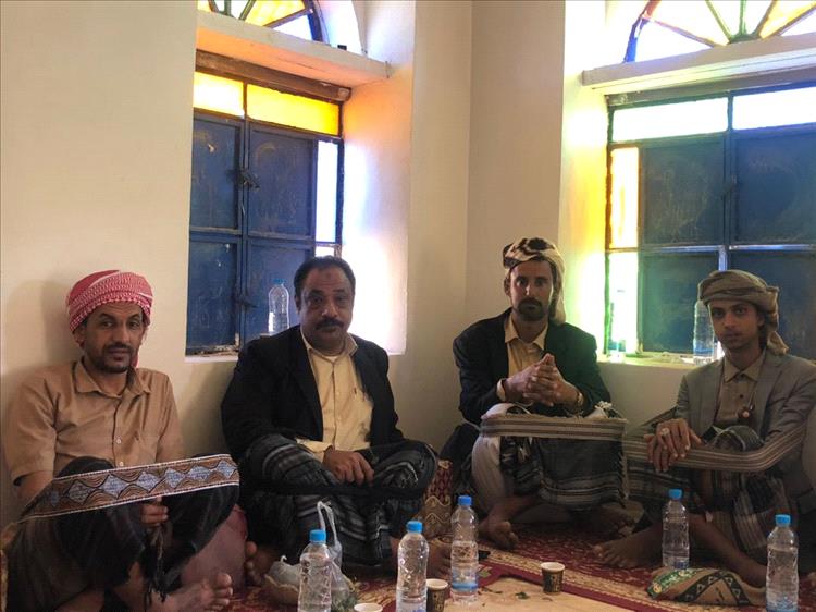 مدير عام مديرية جردان يزور الشاعر  علي ناصر الحكم باحقينة لتهنئته بالفوز بالمركز الأول في مسابقة شاعر شبوة 2025