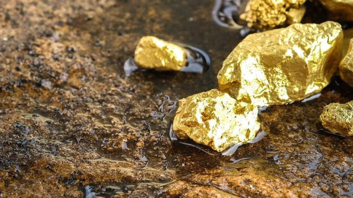 اكتشاف تاريخي لاحتياطي هائل من الذهب في الصين: تأثيره على الأسواق العالمية وأسباب استمرار بكين في تعزيز مخزونها الذهبي – شاشوف