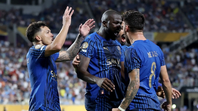 الهلال السعودي يحسم المفاوضات ويتفق مع نجميه على التجديد