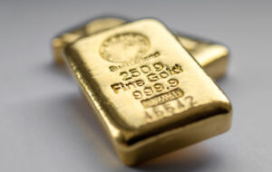 سعر الذهب يستقر عند 4000 دولار مع تجاهل السوق للتغييرات في سياسة الصين