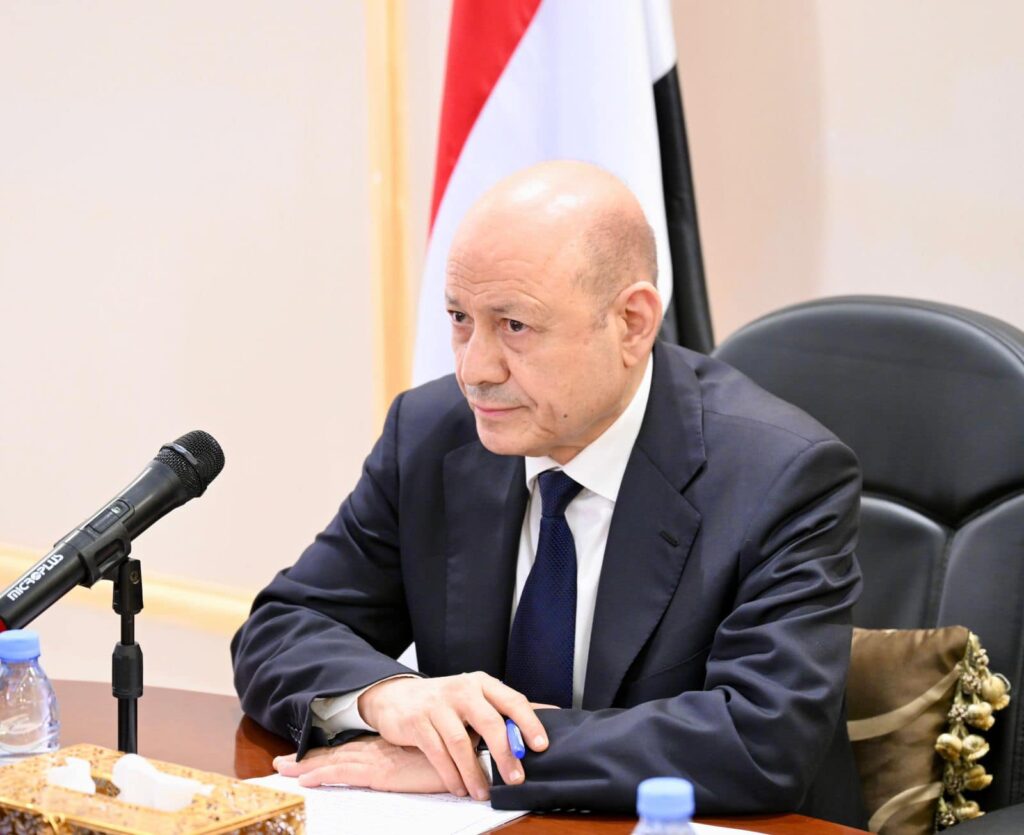 تحول خطير! الرئيس رشاد العليمي يفجر صدام مع الانتقالي جنوب اليمن