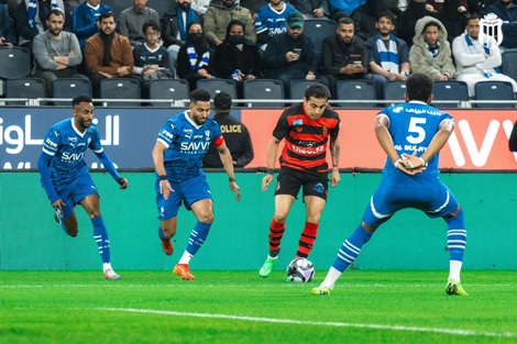 أهلي جدة يضع علي البليهي مدافع الهلال ضمن حساباته لتعزيز دفاعاته الشتوية - كل الكورة