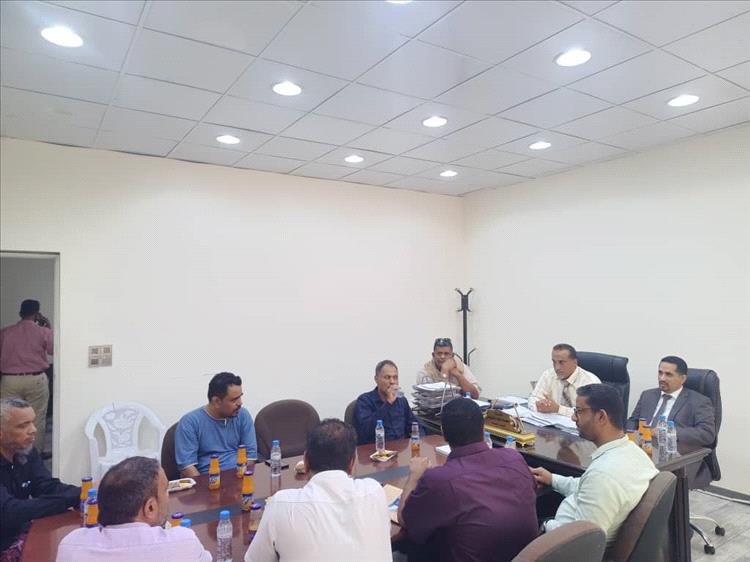 المؤسسة العامة لمطابع الكتاب المدرسي بحضرموت تعقد اجتماع لمناقشة البدء بأعمال الجرد السنوي لعام 2025م
