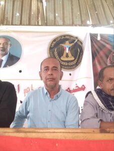 اخبار المناطق – من ساحة اعتصام زنجبار .. مأمور زنجبار يوجه نداء لأبناء المحافظة للقدوم اليوم التالي إلى الساحة.