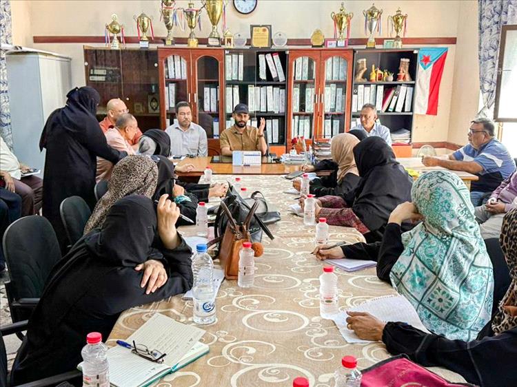 اجتماع يناقش خطة الاستعداد للفصل الدراسي الثاني في ثانويات ومدارس مديرية صيرة بعدن