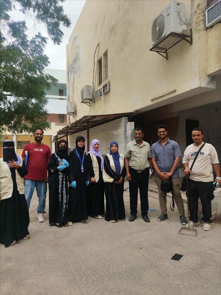 كليتا الآداب والإعلام بجامعة عدن تنفذان فعالية توعوية حول النظافة والتشجير