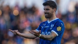الهلال يتخذ موقفًا حازمًا تجاه العروض الأوروبية لنجم الفريق نيفيز