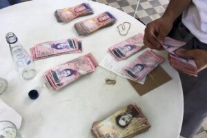 تحت تأثير العقوبات الأمريكية القاسية: ما الذي أدى إلى تدني قيمة البوليفار الفنزويلي؟ – شاشوف