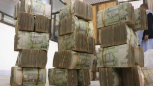 عاجل: ارتفاع حاد في أسعار الصرف في اليمن اليوم – الفجوة غير المعقولة بين صنعاء وعدن تسجل أرقاماً قياسية!