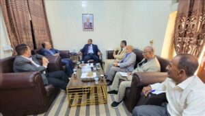 عدن: وفد برئاسة نائب وزير الصناعة يقوم بزيارة ميدانية إلى سقطرى لدعم وتحسين الأداء المؤسسي