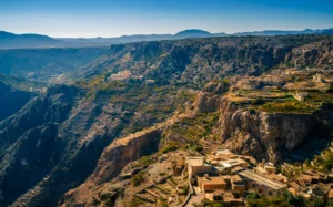 13 مكانًا جميلًا في عُمان لمشاهدة المضائق والكُثبان والشلالات