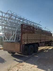 أصداء وردت الآن – بفضل جهود المحافظ بن الوزير.. وصول الأعمدة المخصصة للأضواء الكاشفة إلى الملعب