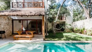 أفضل 10 أماكن للإقامة عبر Airbnb في تولوم للاستمتاع بشمس الشتاء، والسباحة في البحر، وغروب الشمس على الشاطئ