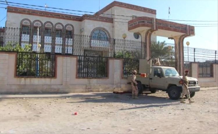 السلطة المحلية في المهرة تؤكد استلام قوات درع الوطن كامل المعسكرات