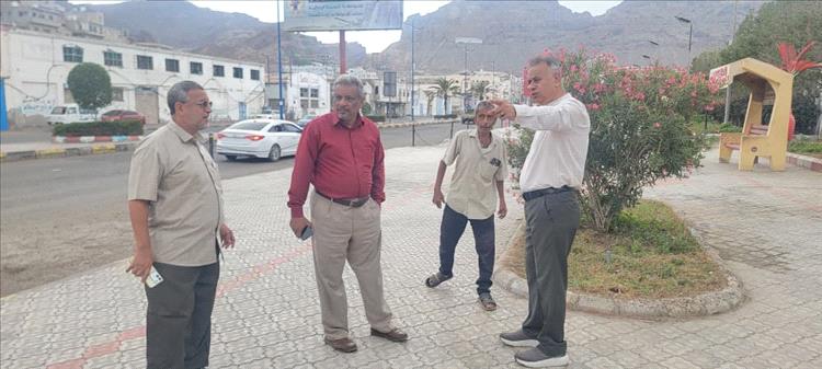 الجاوي ينفّذ نزولًا ميدانيًا ويتفقد متنفس ممشى الدكة تمهيدًا لإعادة تأهيله خلال العام الجاري