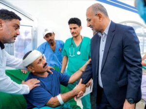 اخبار عدن – اللواء عيدروس الزبيدي يقوم بزيارة جرحى الاشتباكات الأخيرة في مستشفى عبود العسكري بعد.