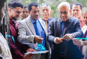 اخبار عدن – بتمويل من منظمة كير.. مؤسسة إنسجام تنظم معرض السلام الفني للرسوم الطلابية