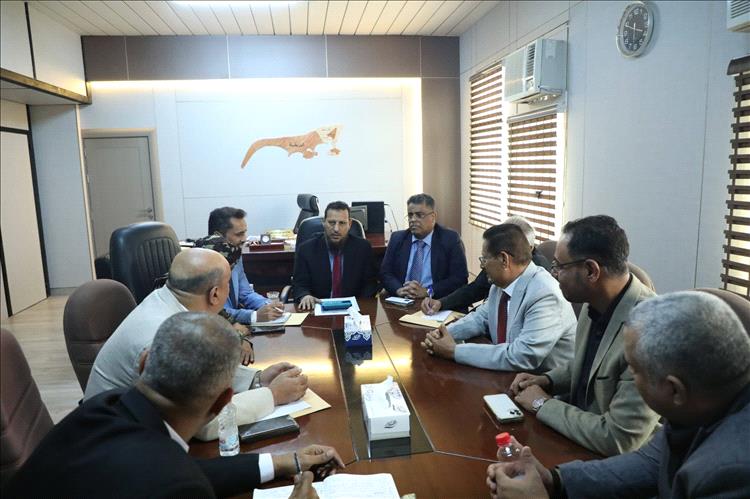 محافظ عدن يرأس اجتماعًا لوكلاء المحافظة لترتيب المهام وتعزيز أداء الواجبات لخدمة المجتمع