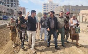 اخبار عدن – مدير عام المنصورة يقوم بجولة تفقدية لمشروع إعادة تأهيل شارع التقنية عند تقاطع بئر أحمد