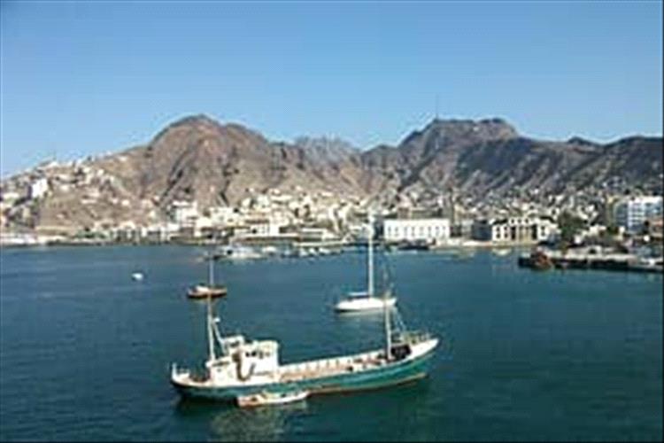 نشطاء: مؤسسات عدن ملكاً للشعب والحفاظ عليها واجب على الجميع