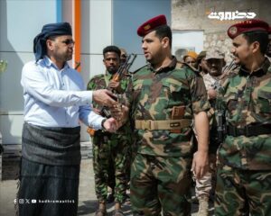 اخبار وردت الآن – تلفزيون حضرموت ي honored السرية السابعة لحماية مبنى المحافظة والفئة الناشئة في الحي
