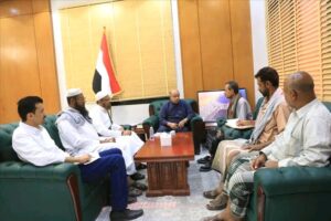 اخبار وردت الآن – محافظ حضرموت يجتمع مع نقابة المعلمين ويشدد على ضرورة تخطي الخلافات والحفاظ على التعاون.