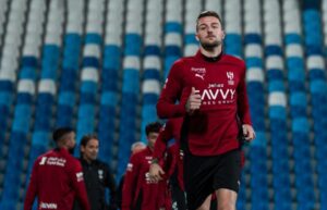 الهلال يفاجئ لاعبه بقرار مثير للنقاش