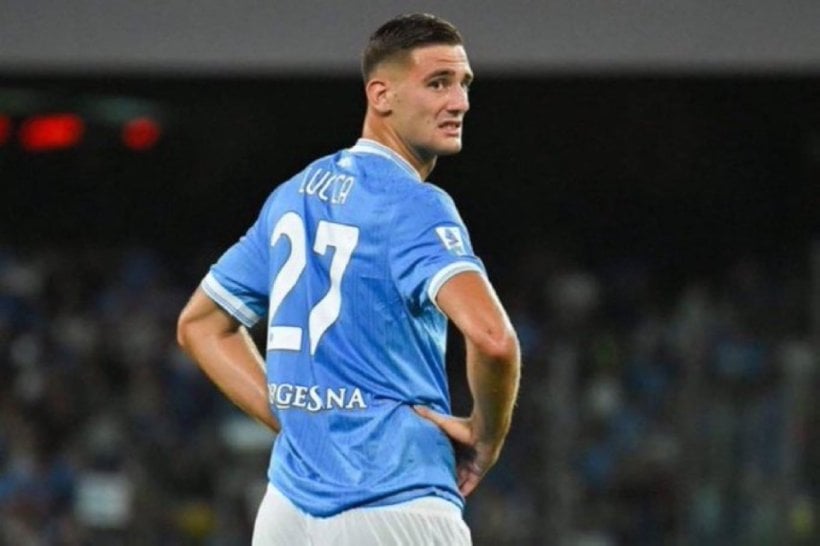 تعليق مثير من مهاجم نابولي حول مفاوضات الهلال لضمه