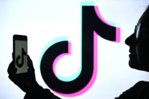 تيك توك تُنهي اتفاقاً لإنشاء كيان جديد في الولايات المتحدة لتجنب الحظر