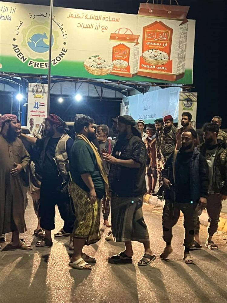 العقيد أكرم أبو البراء يتفقد الوحدات الأمنية بميناء عدن