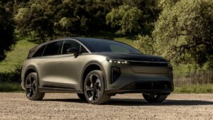 لوسيد موتورز تضاعف إنتاج السيارات الكهربائية في 2025 بعد تحديات مبكرة مع SUV Gravity