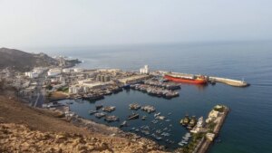 إلزام السفن بتصاريح مسبقة.. حكومة عدن تعزز السيطرة على الموانئ – شاشوف