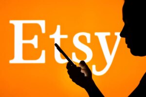 إيتسي تبيع سوق الملابس المستعملة “ديبوب” لـ eBay مقابل 1.2 مليار دولار